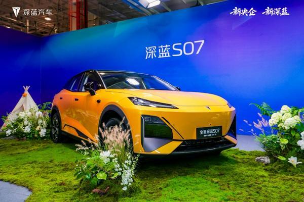 15万级标配华为乾崑豪华SUV全新深蓝S07上市1569万元